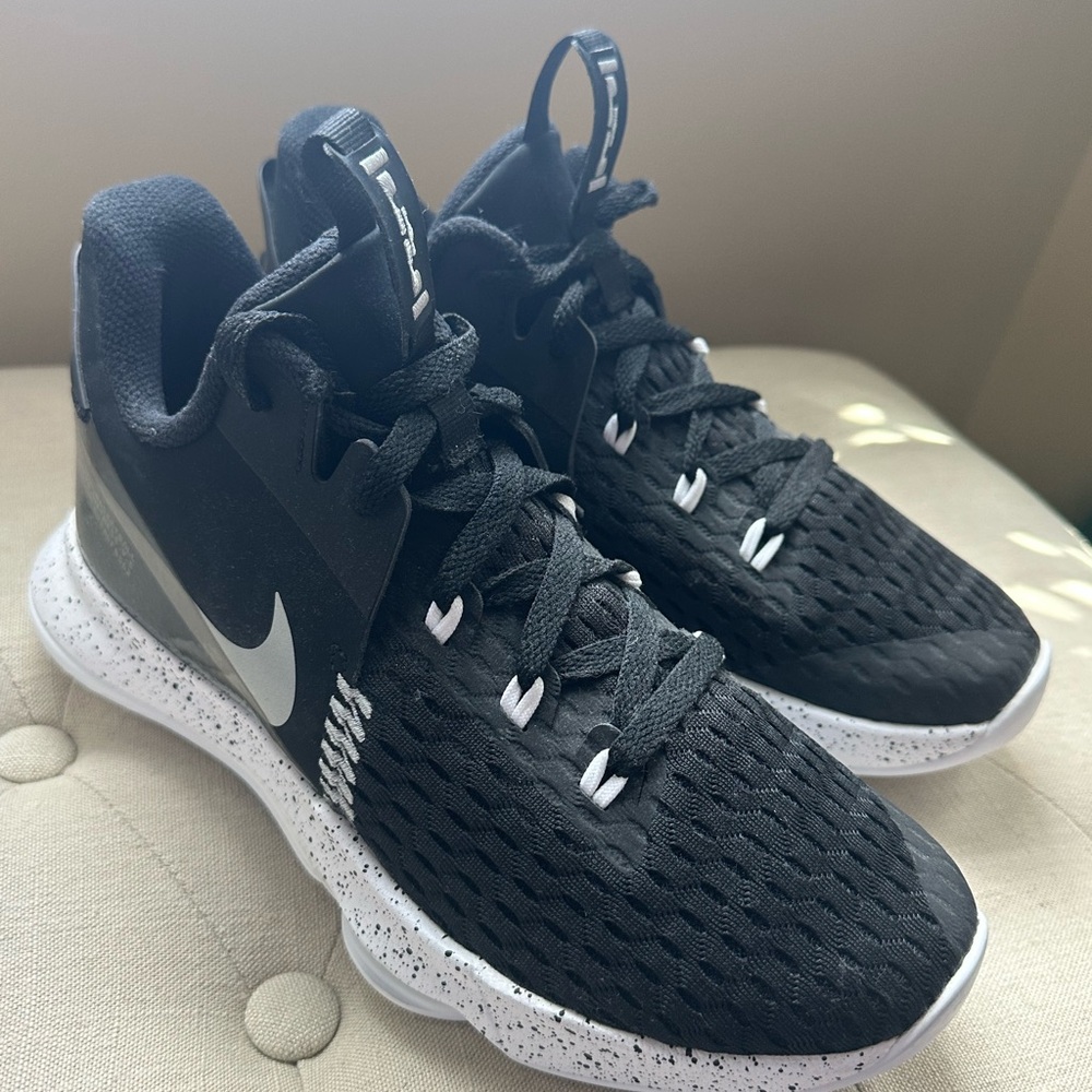Nike LeBron Witness 5 Men Shoes 7.5